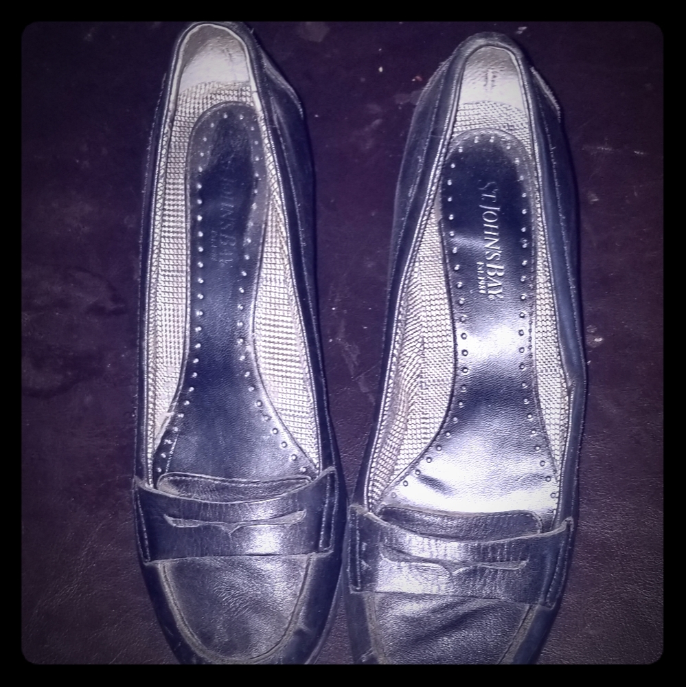 Women's St. John's  Bay black heel loafers size 8